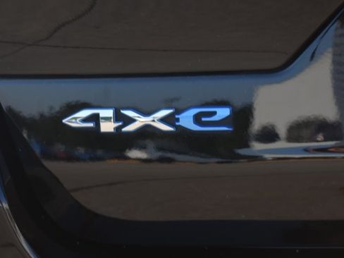 Used 2022 Jeep Grand Cherokee Overland w/ Luxury Tech Group IV AWD/4WD image 7