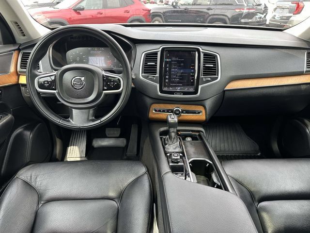 Used 2022 Volvo XC90 T6 Momentum w/ Climate Package AWD/4WD image 9