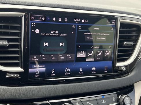 Used 2024 Chrysler Pacifica Touring-L image 18