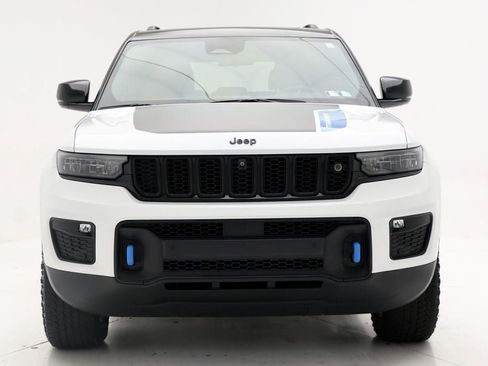Used 2022 Jeep Grand Cherokee Trailhawk w/ Advanced Protech Group II AWD/4WD image 4