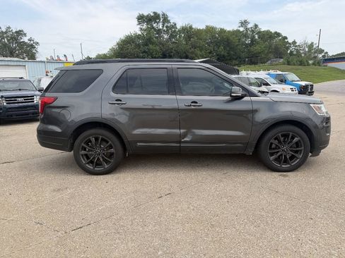 Used 2019 Ford Explorer XLT w/ Equipment Group 202A AWD/4WD image 6