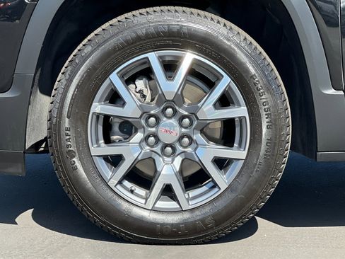 Used 2023 GMC Acadia SLT image 25