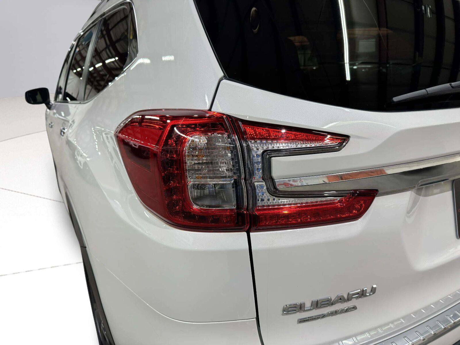 Used 2023 Subaru Ascent Touring AWD/4WD image 9