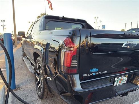 New 2025 Chevrolet Silverado EV RST image 4