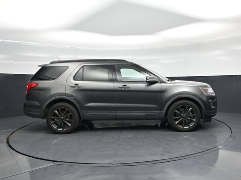Used 2018 Ford Explorer XLT w/ Equipment Group 202A FWD image 25