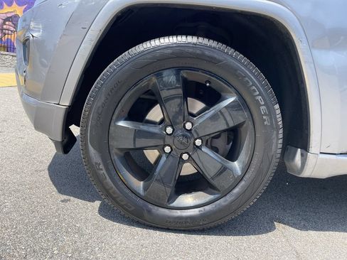 Used 2015 Jeep Grand Cherokee Altitude AWD/4WD image 9