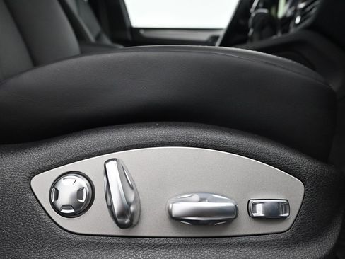 New 2026 Porsche Macan image 15