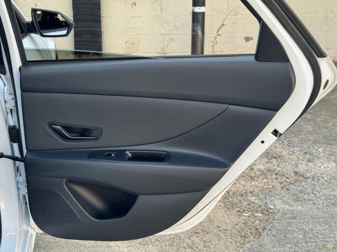 Used 2025 Hyundai Elantra Sport FWD image 38