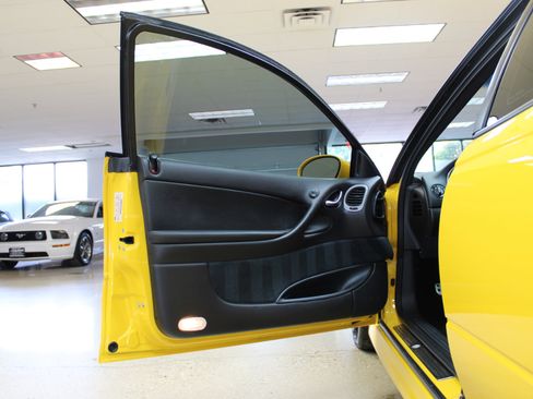 Used 2005 Pontiac GTO image 31