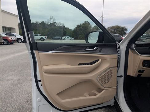 New 2026 Jeep Grand Cherokee Limited w/ Limited Altitude Package image 12