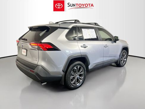 Used 2022 Toyota RAV4 XLE Premium image 4