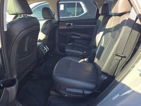 Used 2022 Kia Sorento EX w/ Panoramic Sunroof Package image 10
