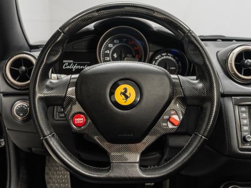Used 2011 Ferrari California image 15