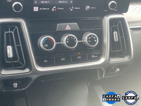 Used 2023 Kia Sorento LX image 19