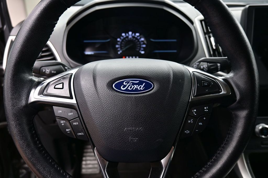 Used 2024 Ford Edge SEL AWD/4WD image 16