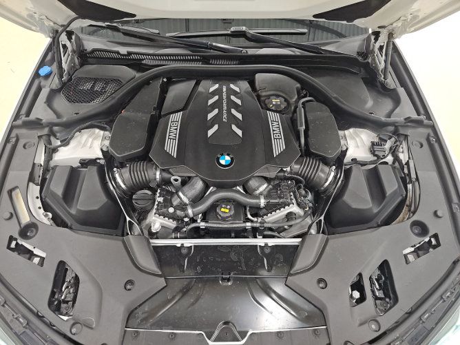 Used 2022 BMW M550i xDrive w/ Shadowloine Package AWD/4WD image 5