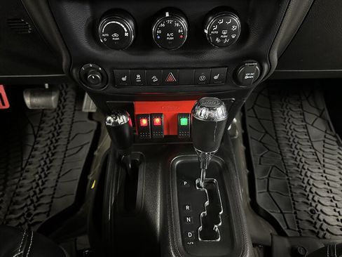 Used 2016 Jeep Wrangler Unlimited Rubicon AWD/4WD image 23