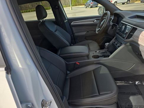 Used 2023 Volkswagen Atlas Cross Sport SE image 10