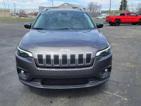 Used 2019 Jeep Cherokee Latitude Plus w/ Cold Weather Group AWD/4WD image 4