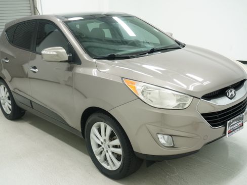 Used 2012 Hyundai Tucson Limited w/ Premium Pkg FWD image 3