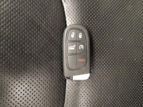 Used 2020 Jeep Cherokee Limited image 32