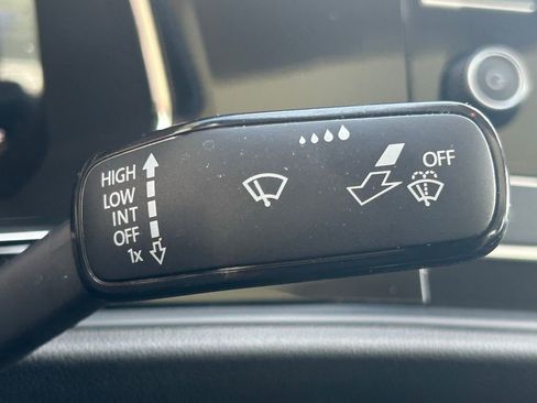 Used 2023 Volkswagen Jetta SE w/ Panoramic Sunroof Package image 26