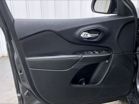 Used 2015 Jeep Cherokee Latitude w/ Cold Weather Group image 20