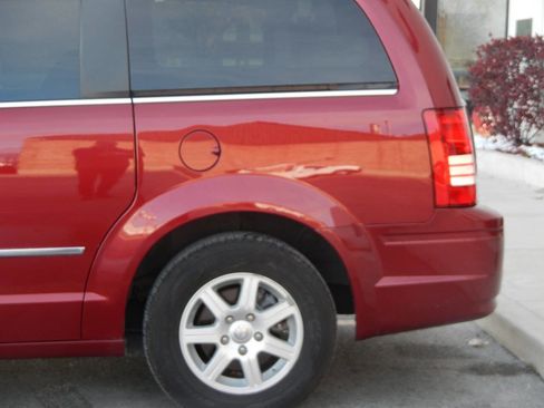 Used 2010 Chrysler Town & Country Touring Plus image 11