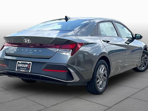 Certified 2024 Hyundai Elantra SEL FWD image 12