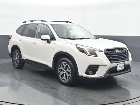 Used 2023 Subaru Forester Premium AWD/4WD image 9