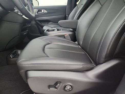 New 2027 Chrysler Pacifica LX FWD image 19