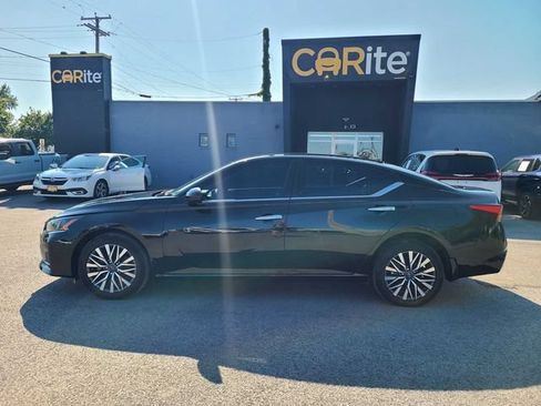 Used 2023 Nissan Altima 2.5 SV AWD/4WD image 11