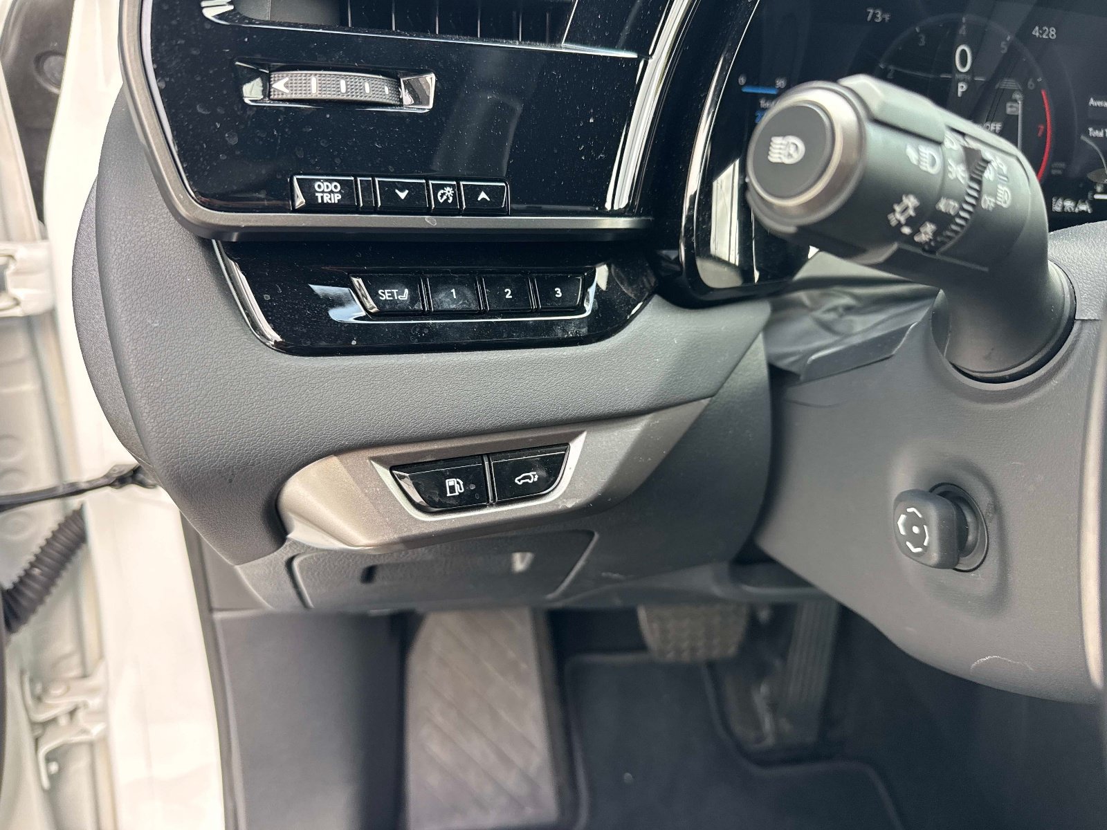 Used 2025 Lexus RX 350 Premium w/ Accessory Package (Z1) FWD image 33
