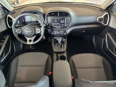 Used 2025 Kia Soul LX w/ LX Technology Package FWD image 31