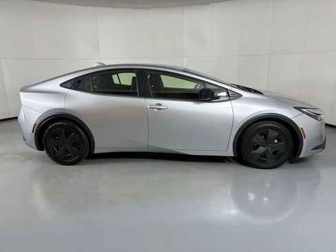 Used 2024 Toyota Prius LE image 11