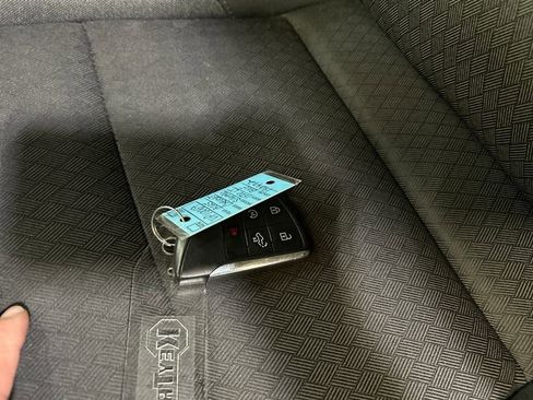 Used 2025 Chevrolet Silverado 1500 LT image 31