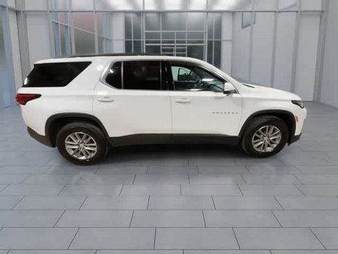 Used 2023 Chevrolet Traverse LT FWD image 9