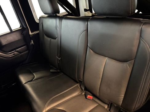 Used 2018 Jeep Wrangler Unlimited Sahara w/ Max Tow Package image 16