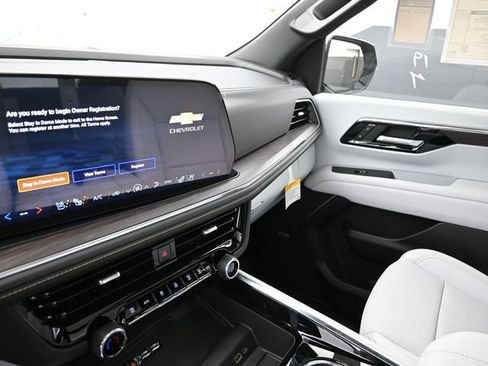 New 2026 Chevrolet Suburban Premier image 27