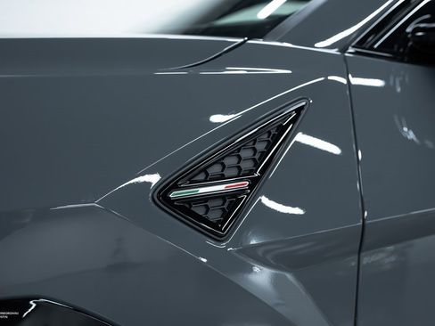 New 2025 Lamborghini Urus SE image 8