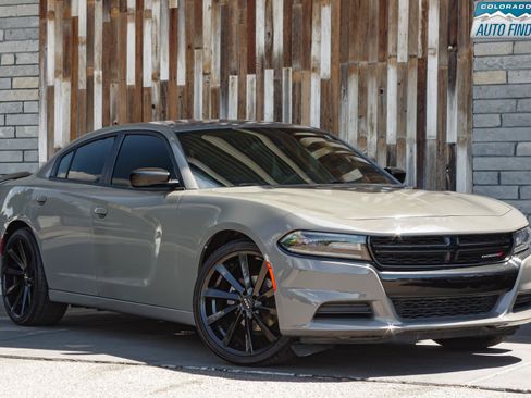 Used 2018 Dodge Charger SXT w/ Blacktop Package RWD image 9