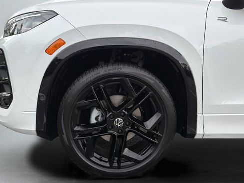 New 2026 Volkswagen Tiguan SE R-Line FWD image 36