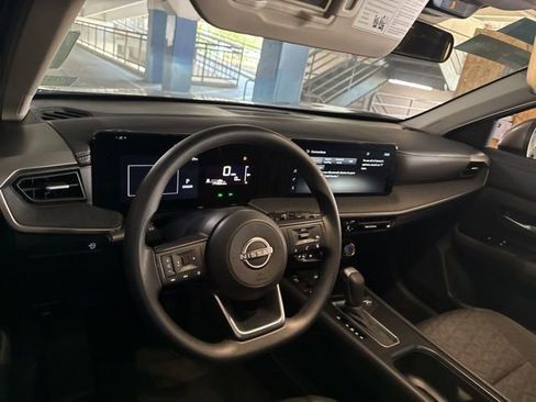Used 2025 Nissan Kicks SV FWD image 6
