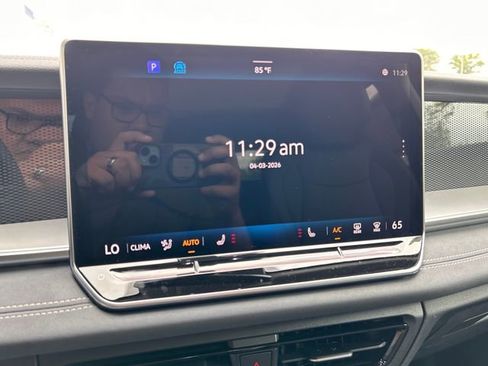 New 2026 Volkswagen Tiguan SE FWD image 12