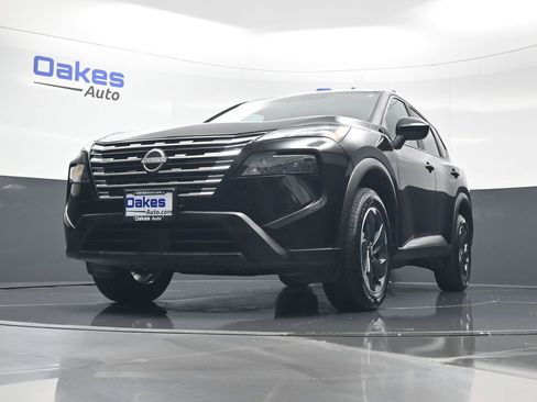 Used 2025 Nissan Rogue SV image 41