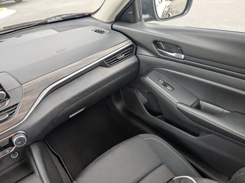 Used 2025 Nissan Altima 2.5 SV FWD image 16