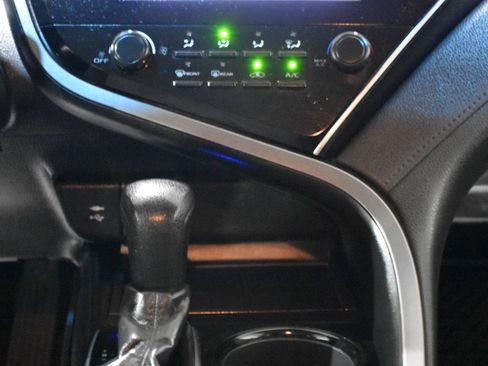Used 2018 Toyota Camry LE FWD image 18