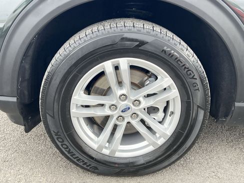 Used 2023 Ford Explorer XLT w/ Equipment Group 202A image 12