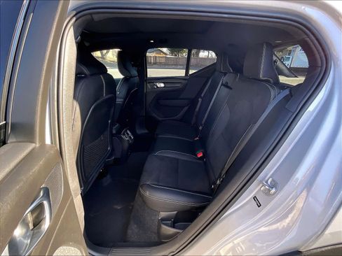 Used 2023 Volvo XC40 Recharge Plus image 29