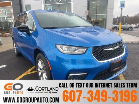 New 2026 Chrysler Pacifica Select image 1